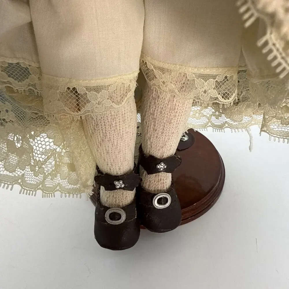 Nicole 1988 The Hamilton Collection Reproduction Doll in blue Numbered + Stand